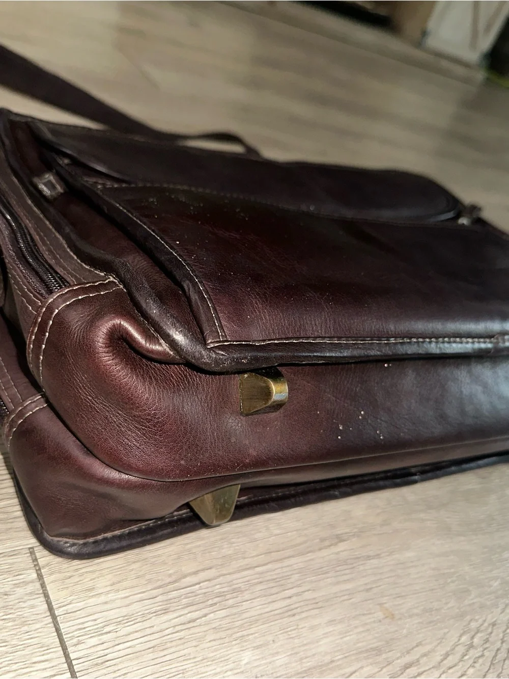 Clava burgundy leather